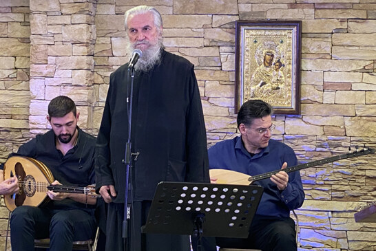 Ο π. Χρίστος Κυριακόπουλος με τραγούδια και σκοπούς του Μοριά